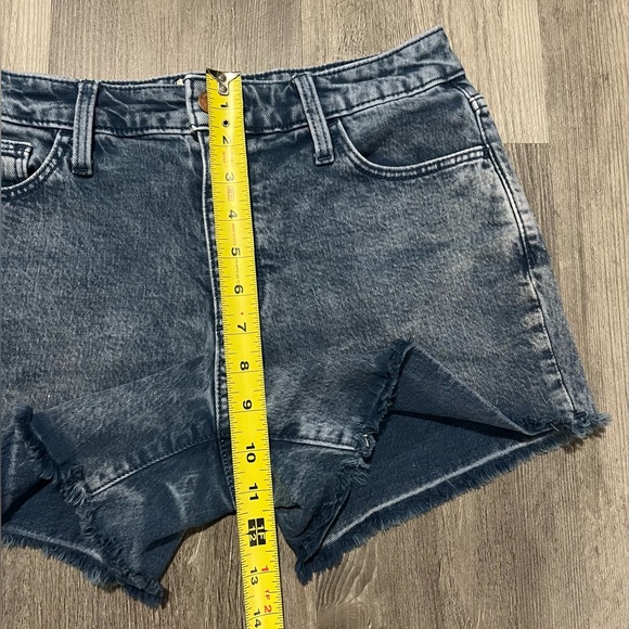Universal Thread Denim Jean Shorts-Raw Hem, Med Wash-Women’s Sz 2 - Picture 5 of 10